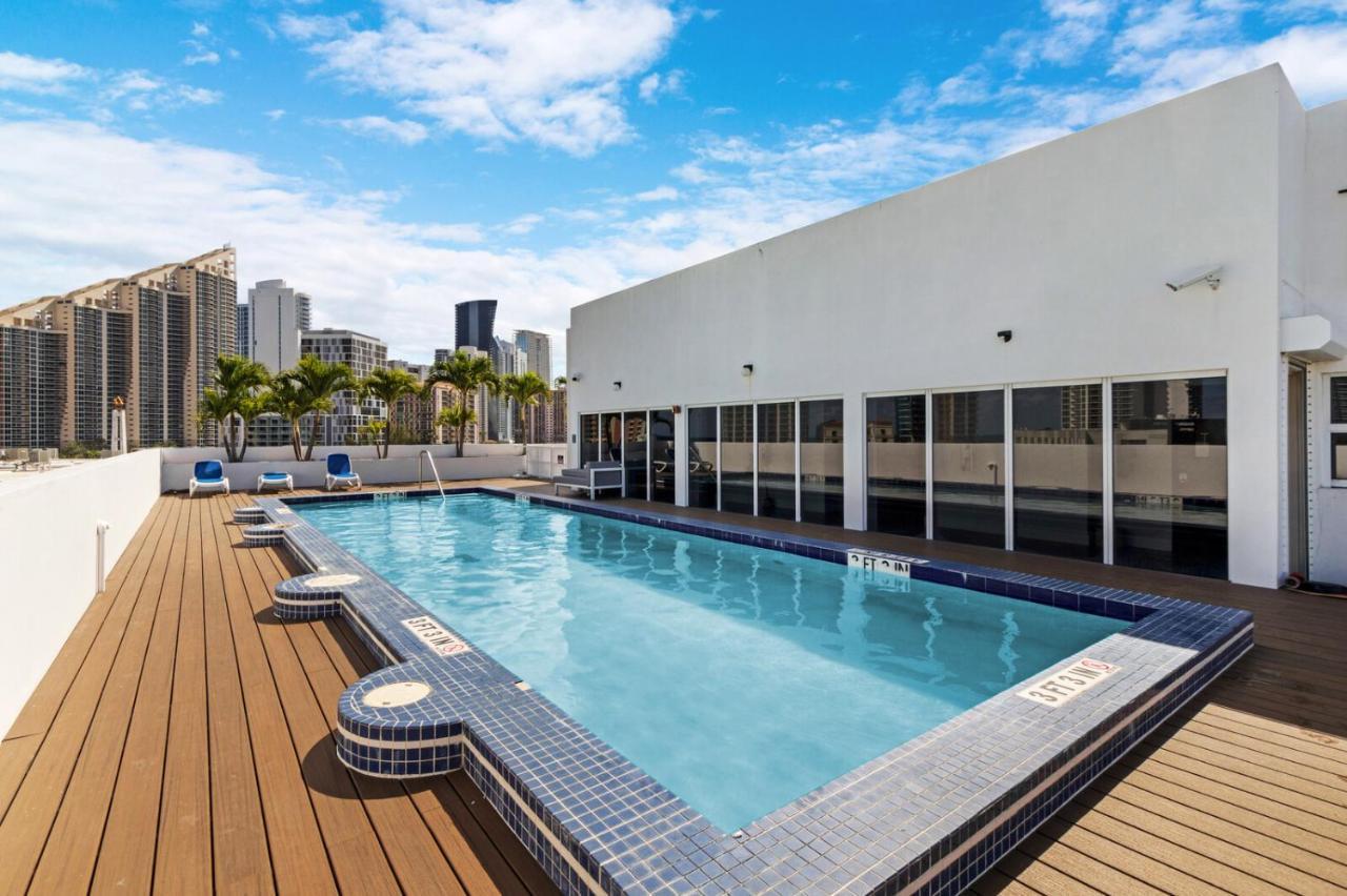 Roami At Sunny Isles Appartement Miami Beach Buitenkant foto